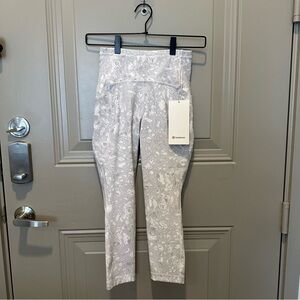 NWT Lululemon Swift Speed Crop Leggings 21” Size 2 White Grey Patterned